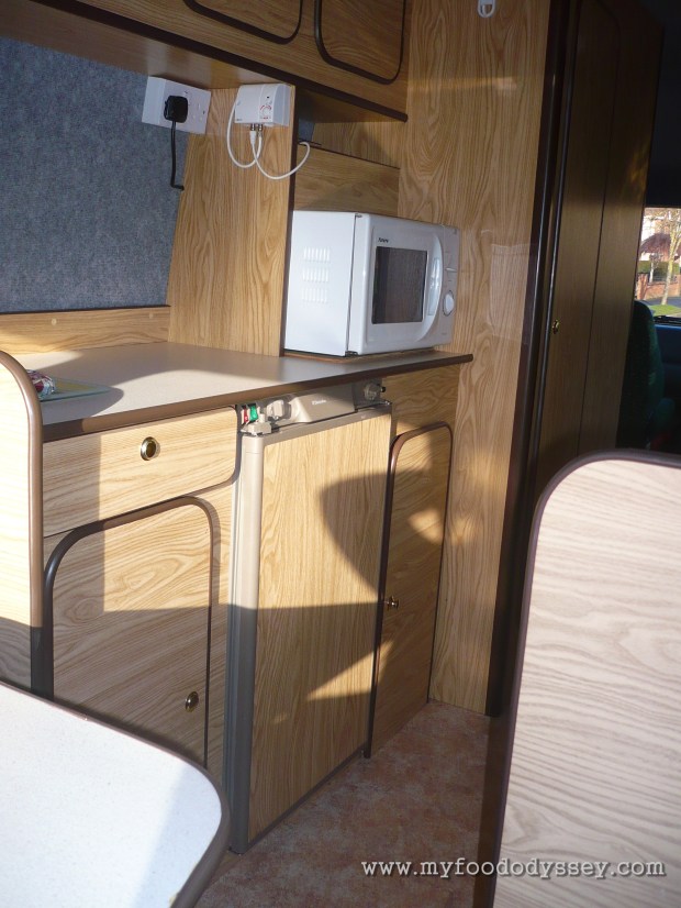 Under the counter are the fridge, a storage press and a press for the gas tank.