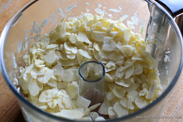 Homemade Garlic Powder | www.myfoododyssey.com