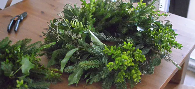 Homemade evergreen wreath | www.myfoododyssey.com